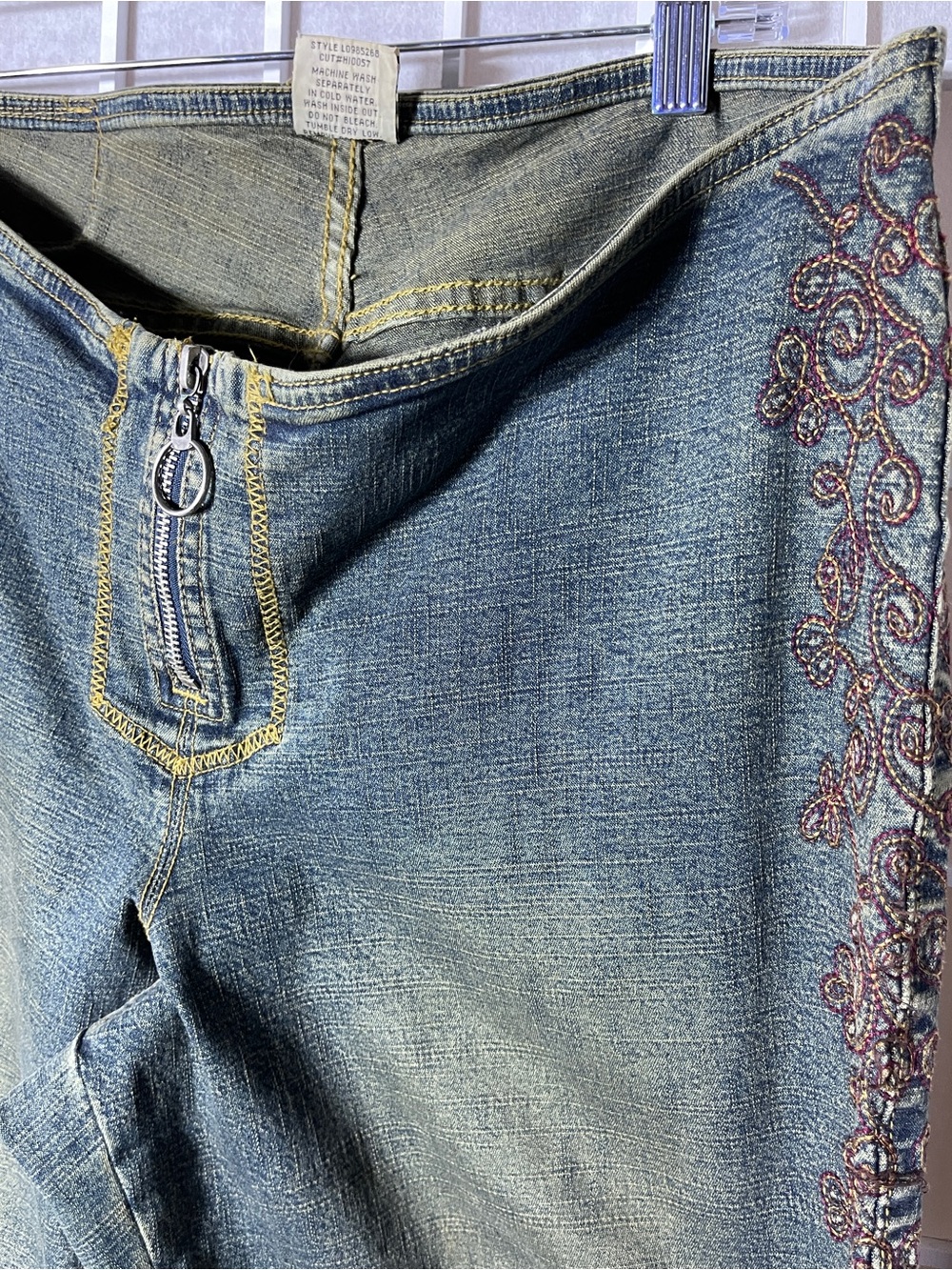 Z. CAVARICCI Vintage, Retro Mid-Rise Jeans Embroidered Stitching on Legs, Boho